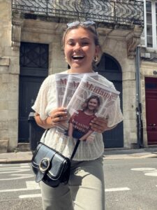 Eglantine dans la rue